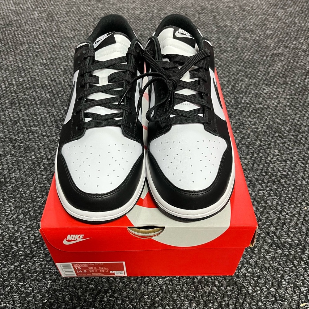 Nike Black and White Men’s Low-Top Sneakers Size 13